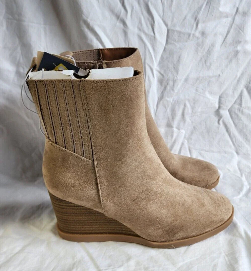 New Universal Thread Women's Cypress Wedge Boots Taupe Size 8